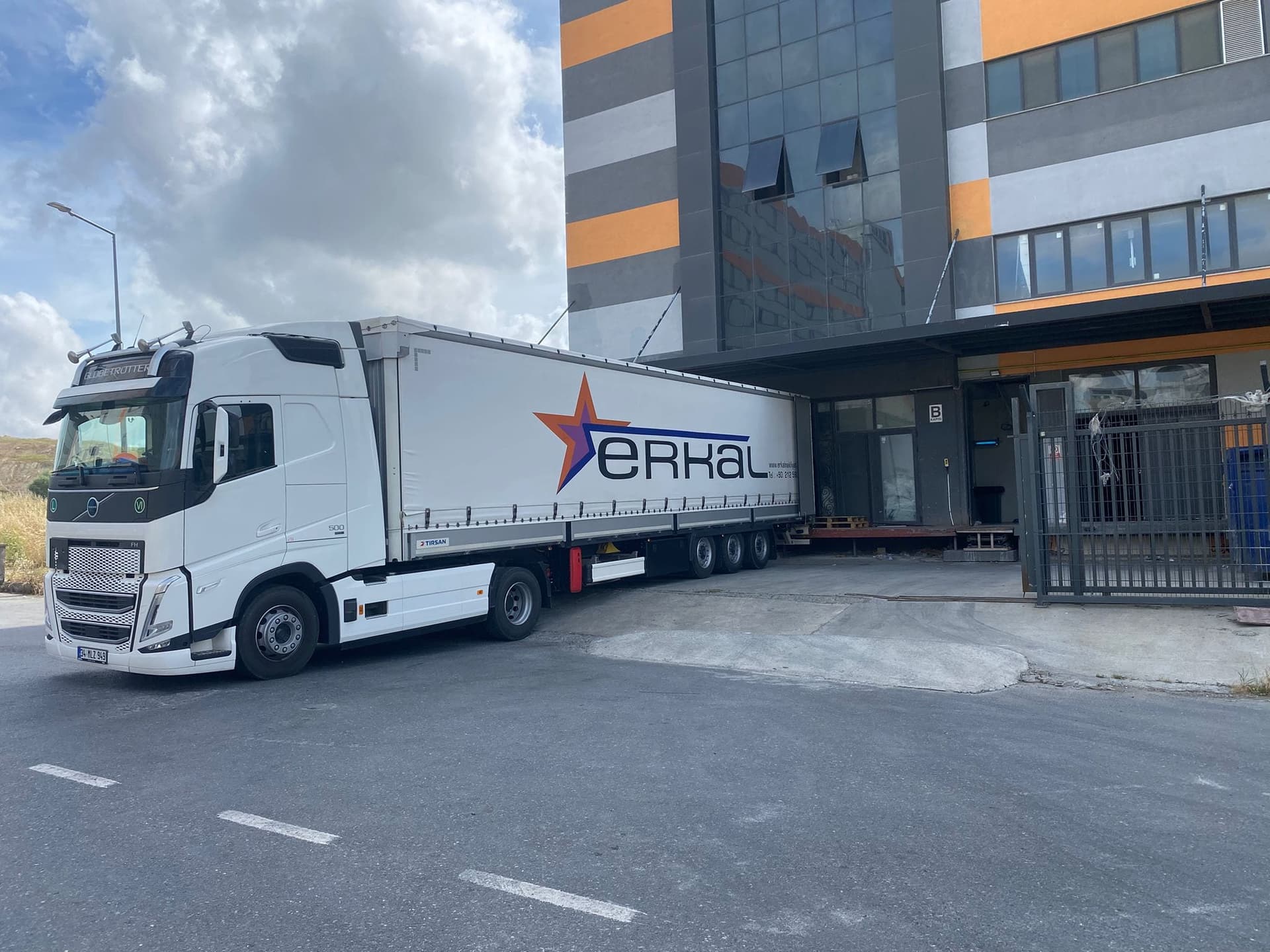 Erkal Nakliyat truck at customer loading site